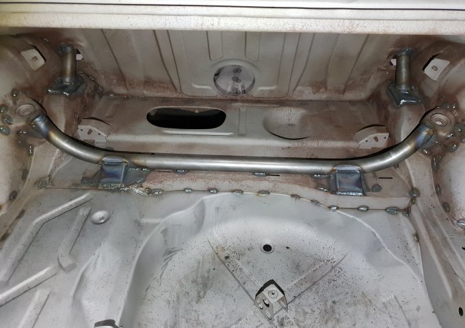 190 DTM Rearstrut brace